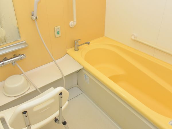 安全な手すり付き浴室