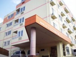 施設のエントランス