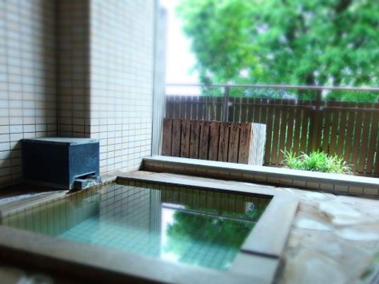 和風の静かな浴室