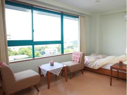 明るい個室の居室