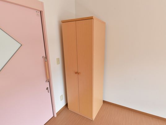 明るい居室の角部