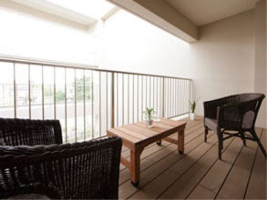 明るいテラスの様子