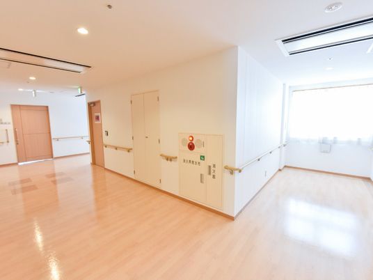 明るく清潔な多目的室