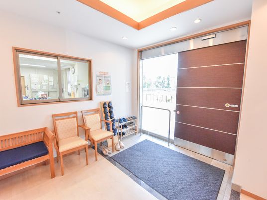 入口と待合スペース