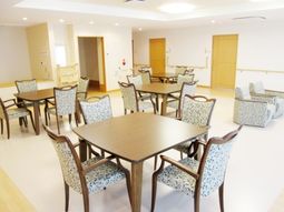 明るい食堂の様子