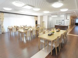 明るいダイニングスペース