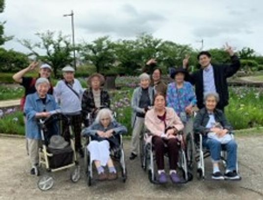 施設外の集合写真