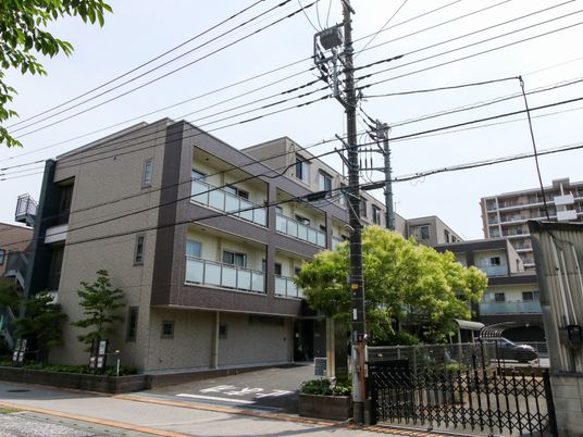 都市型の施設外観