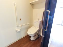 バリアフリー設計のトイレ