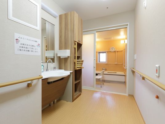 洗面台と浴室の入り口