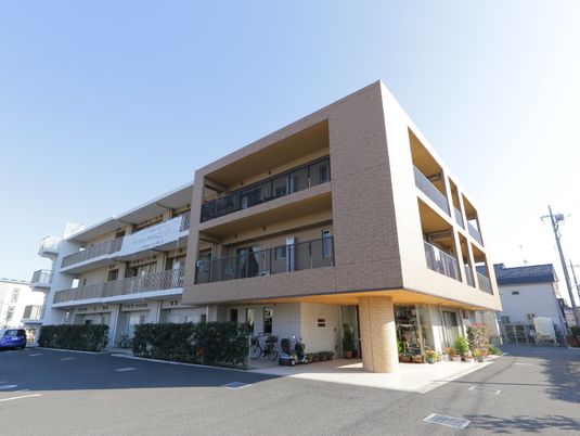清潔な施設の外観