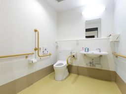 バリアフリーのトイレ空間