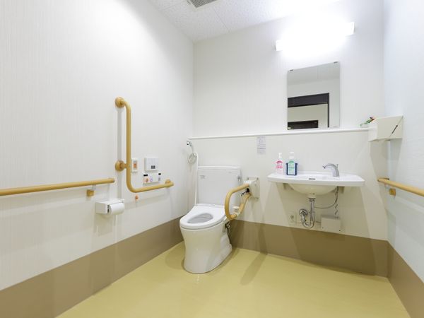 バリアフリーのトイレ空間