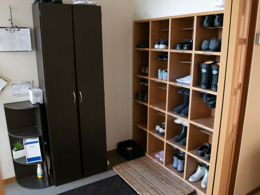 整然とした玄関の靴棚