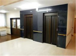 清潔感のあるエレベーターホール