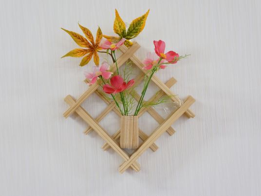 壁掛けの花飾り