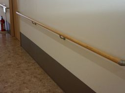 廊下の手すり