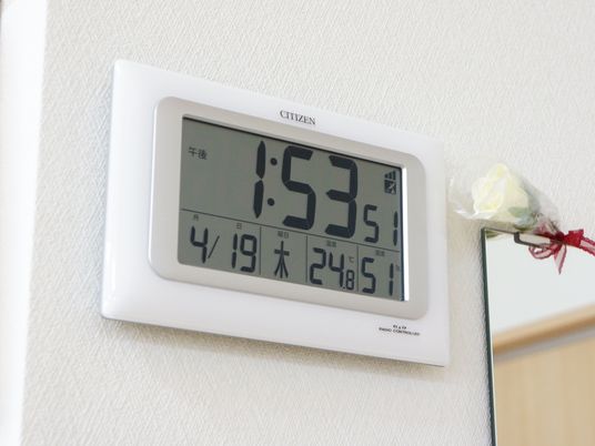 壁掛けデジタル時計表示