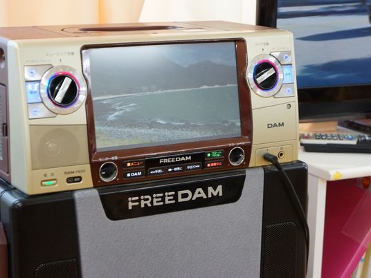 カラオケ機器のアップ