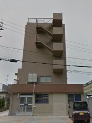多階建ての建物外観