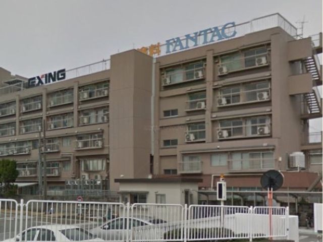 多階層の建物の外観 外観 多階層でモダンなデザインの建物です。周囲には整備された街並みが広がっており、快適な環境があることが伺えます。