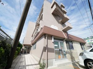 都市型多階建て施設外観