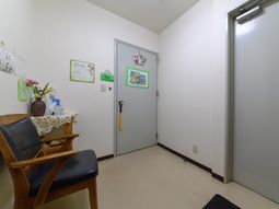 廊下の壁とドア