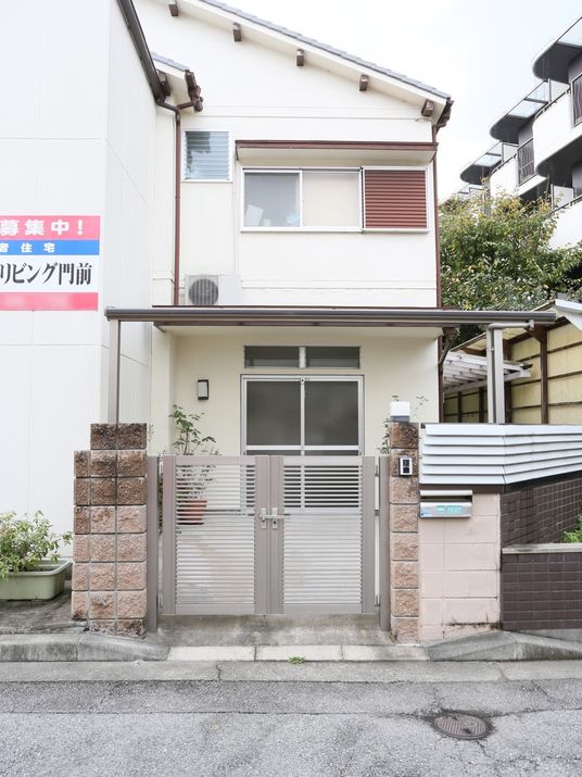 エントランス外観