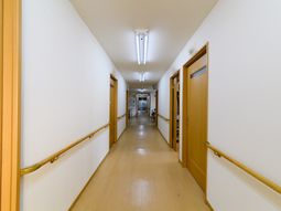 廊下が綺麗な施設