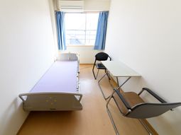 明るい居室の一角