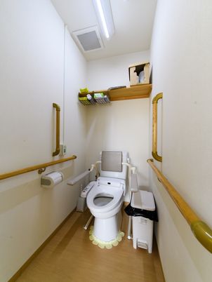 バリアフリー設計のトイレ