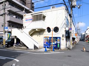 都市型の建物外観
