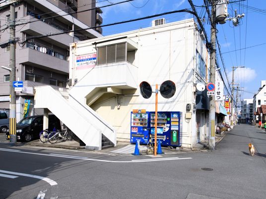 都市型の建物外観