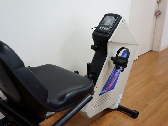 リハビリ用の運動器具 トレーニング機器 整備された運動器具を用いて、利用者の健康維持を支援します。就業を希望される方には、充実した訓練環境が提供されています。