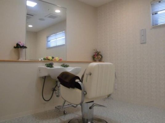 明るい清潔な理美容室