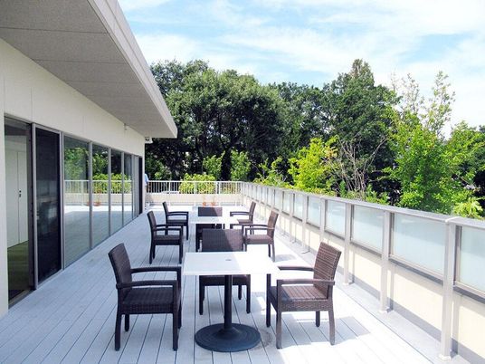 明るいテラスの様子