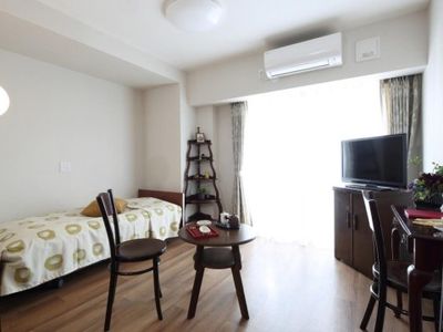 明るい個室の居室