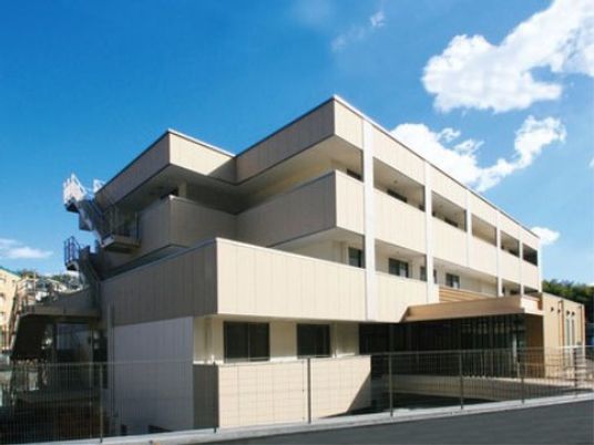 モダンな外観の建物