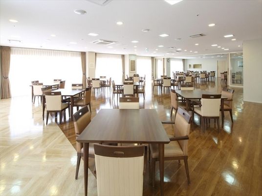 清潔感ある広々ダイニング