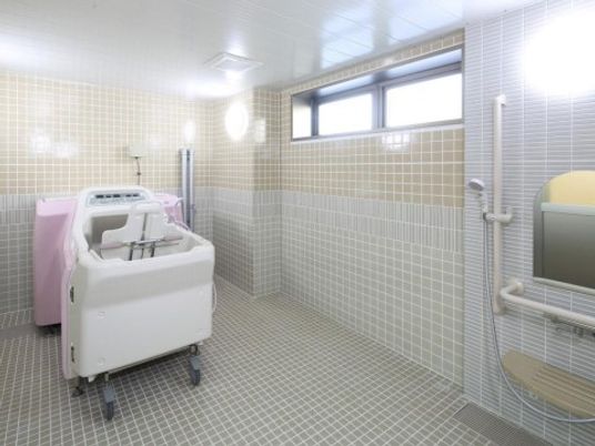 広々とした清潔な浴室