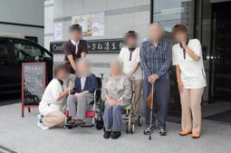 エントランス前の集合