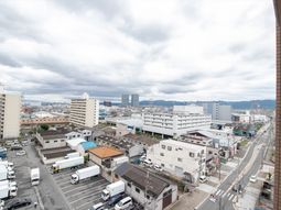 都市の景観と広い空