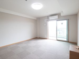 広々とした明るい居室