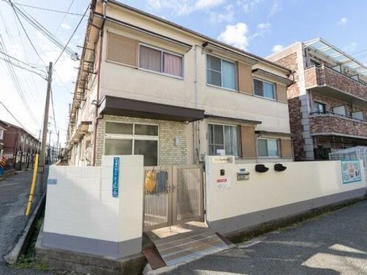 住宅街の建物外観  