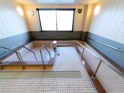 広々した浴室の様子