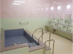 バリアフリーの浴室設備