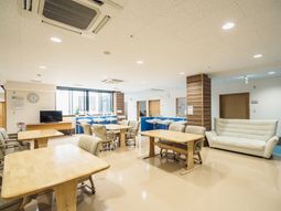 明るい共有空間の様子