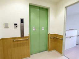 清潔なエレベーターホール