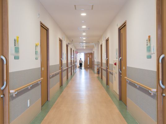 清潔で広々とした廊下