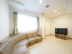 広々とした明るい居室